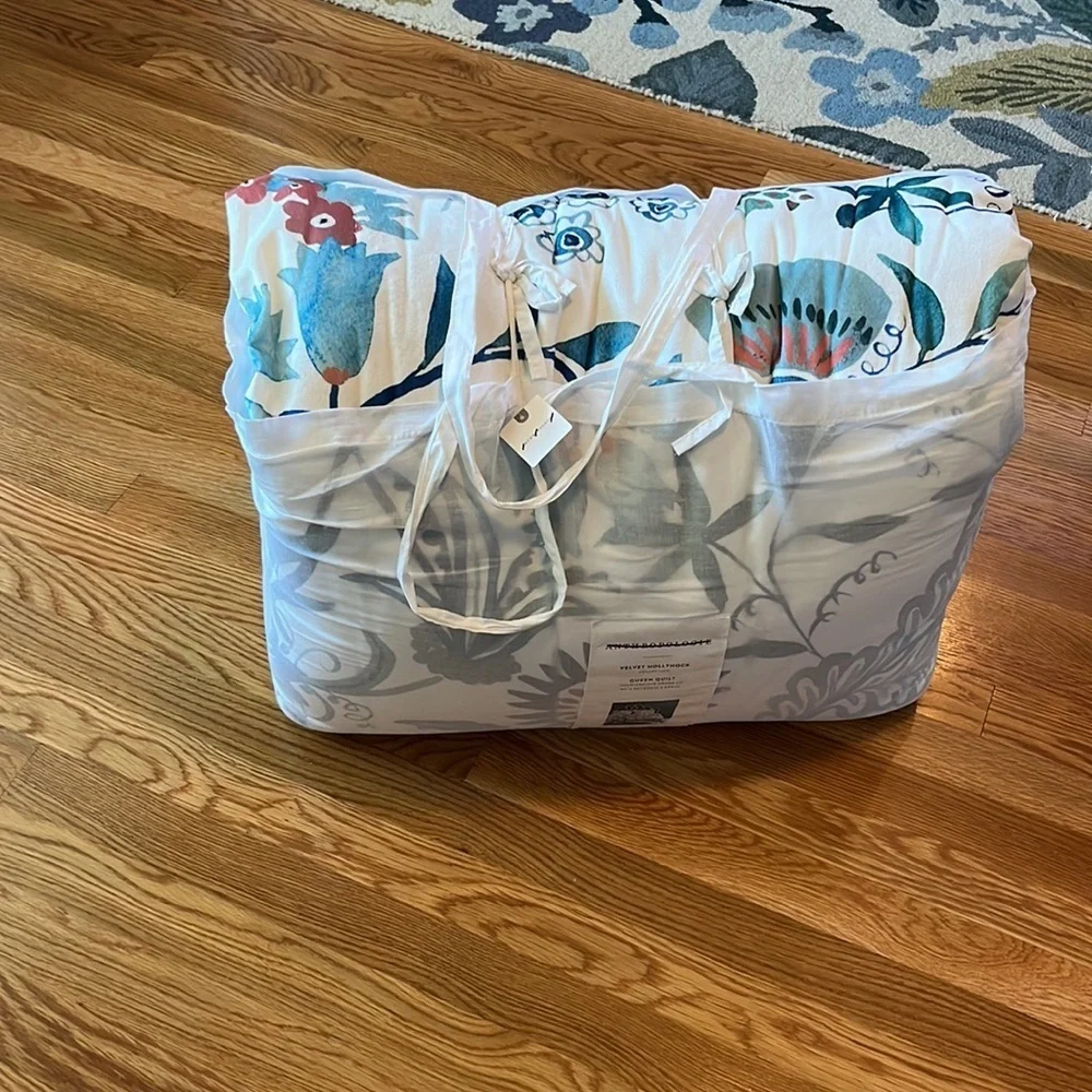Anthropologie Velvet Hollyhock Quilt Queen NWT